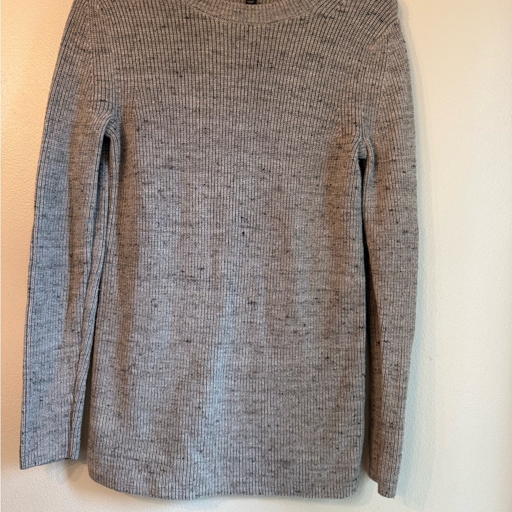 Banana Republic Woman’s Gray Fitted Crew Neck Knit Sweater